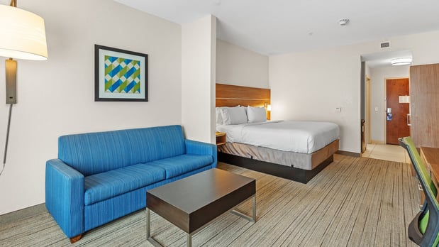 Images Holiday Inn Express & Suites Mobile - University Area by IHG