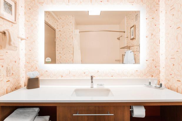 Images Holiday Inn Boone - University Area by IHG