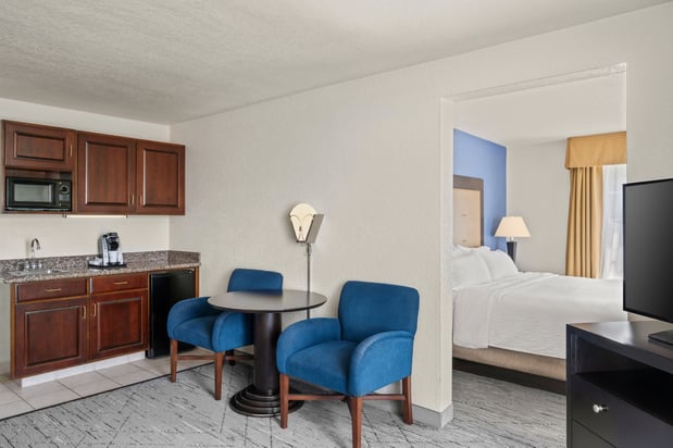Images Holiday Inn Express & Suites New Buffalo, MI by IHG