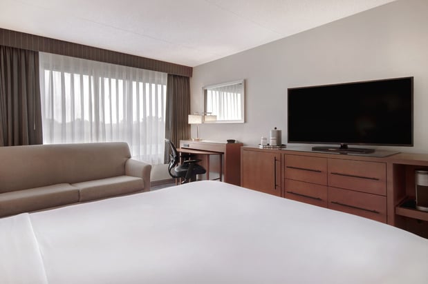 Images Crowne Plaza Auburn Hills by IHG