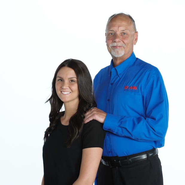 Images Olivia Budny-Bartz, REALTOR | REMAX First