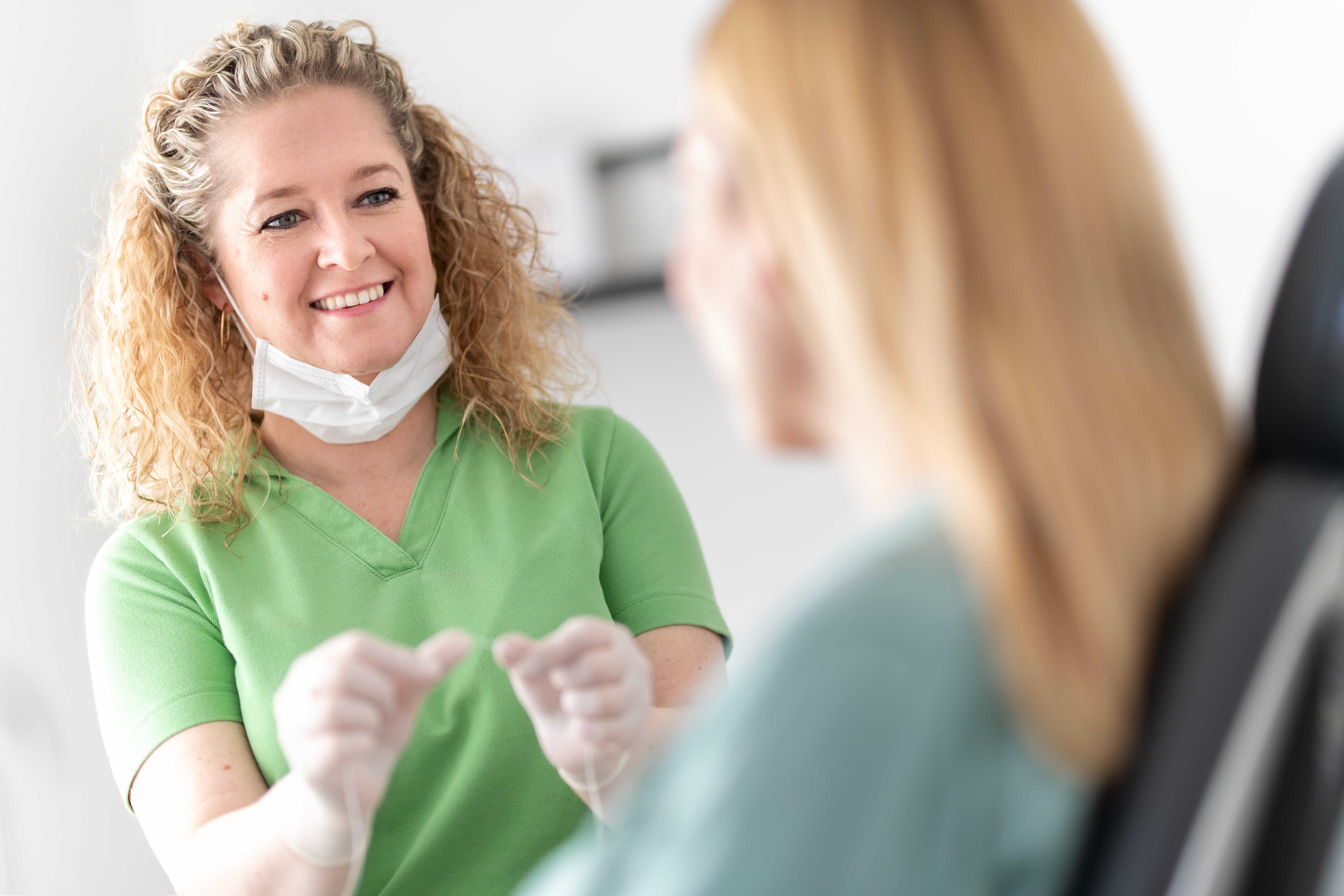 Zahnarztpraxis Dr. Schütz Engen - Behandlung in der Praxis