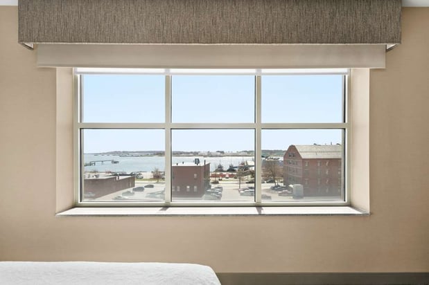 Images Hampton Inn Portland Downtown - Waterfront