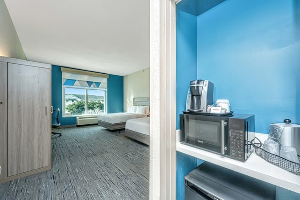 Images Holiday Inn Express & Suites Charleston Arpt-Conv Ctr Area by IHG