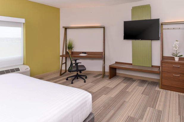 Images Holiday Inn Express & Suites Trinity, an IHG Hotel