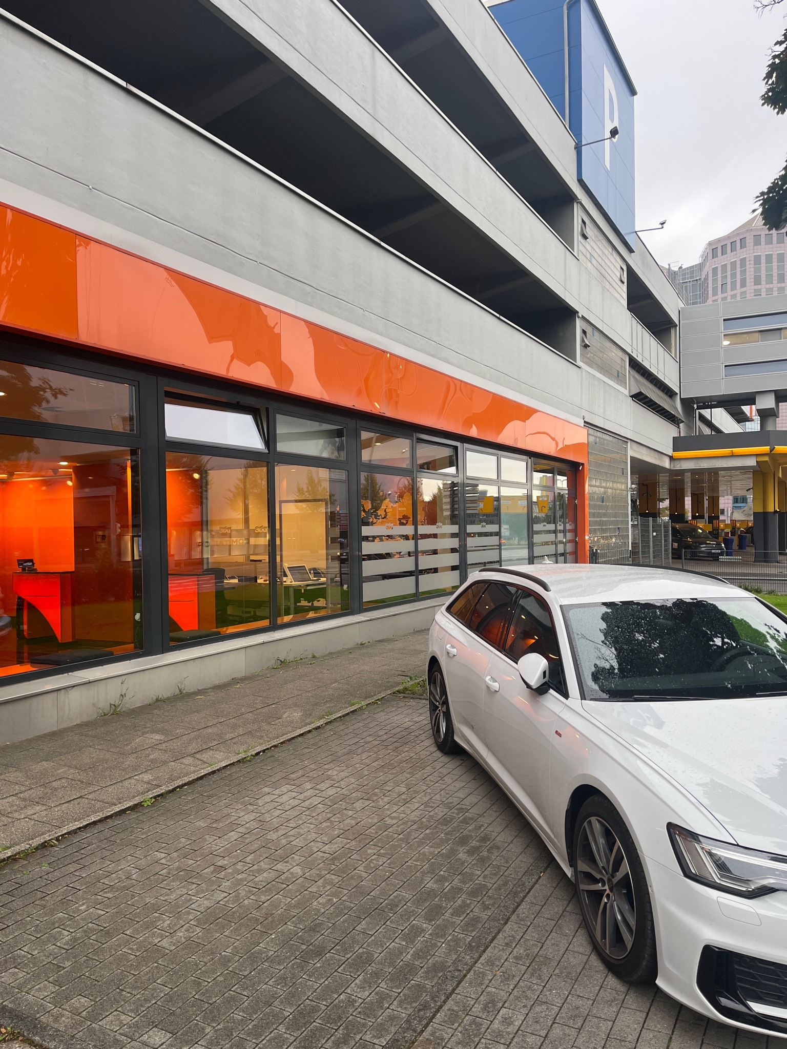 SIXT Auto- und Transportervermietung Essen Limbecker Platz, Ostfeldstr. 9 in Essen