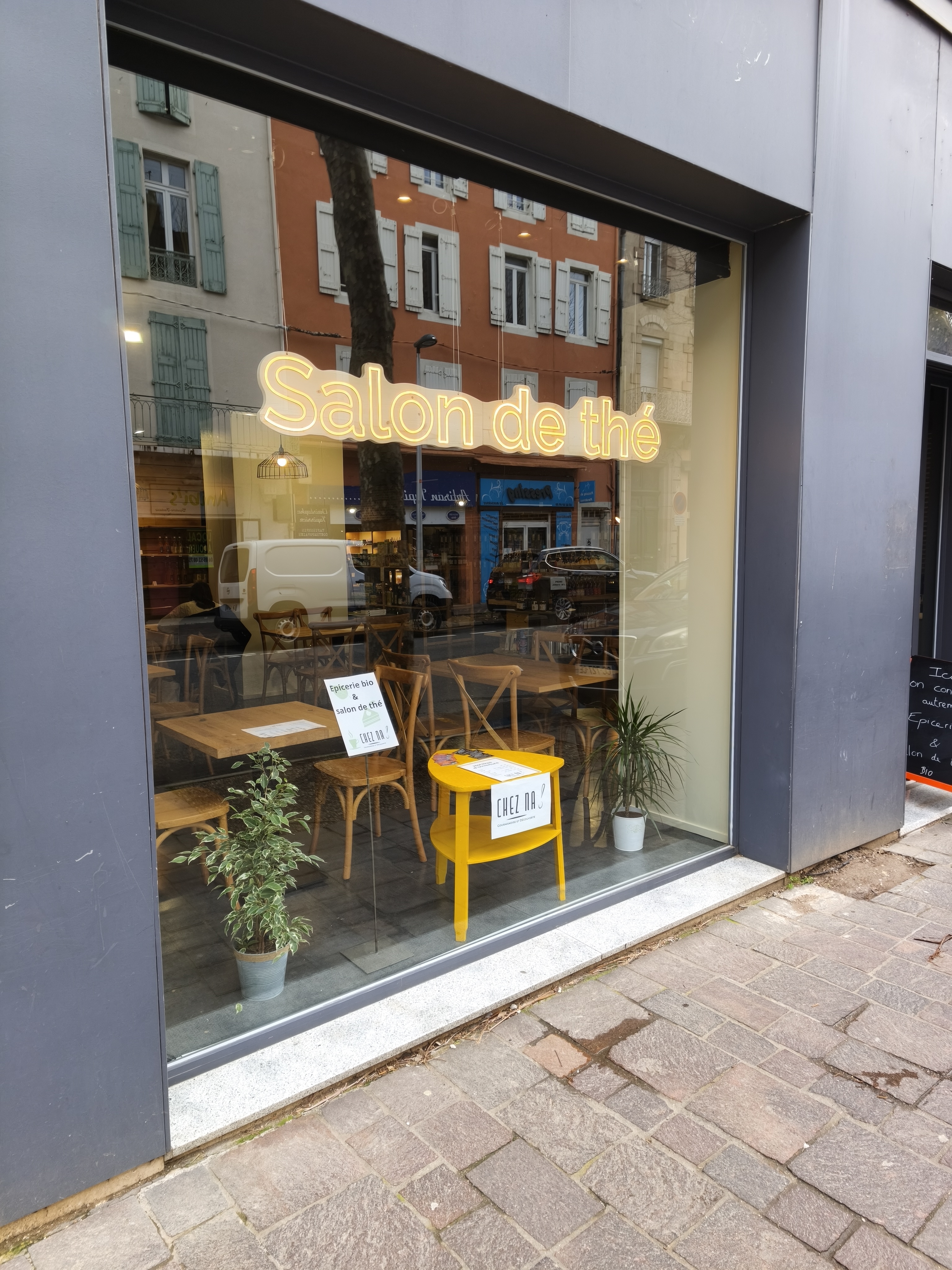 Devanture salon de thé