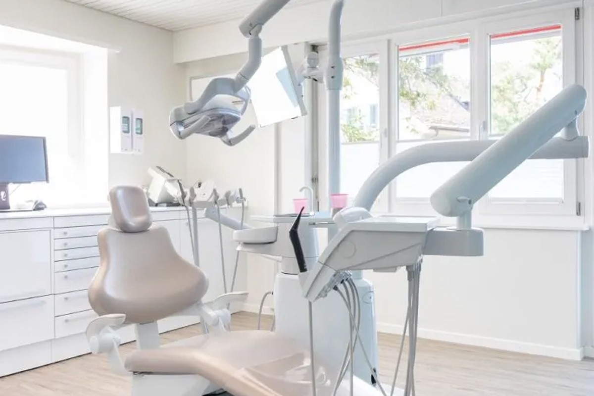 Zahnarztpraxis Dr. Judith Aufenanger, Alte Landstrasse 147 in Küsnacht