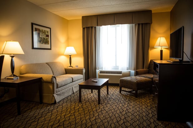 Images Holiday Inn Express & Suites Milford by IHG