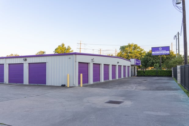 Images Curio Storage IAH Airport