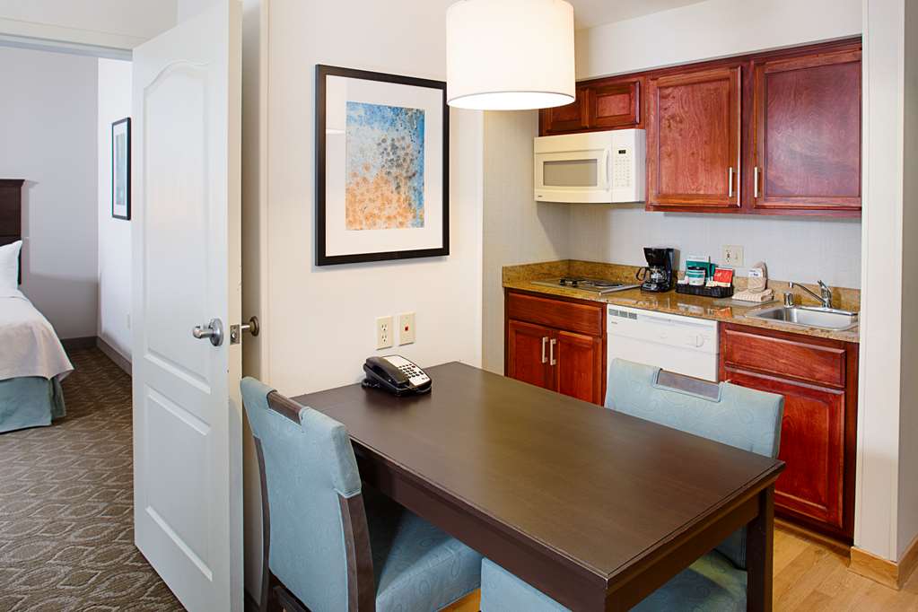 Guest room Homewood Suites by Hilton Lancaster Lancaster (661)723-8040