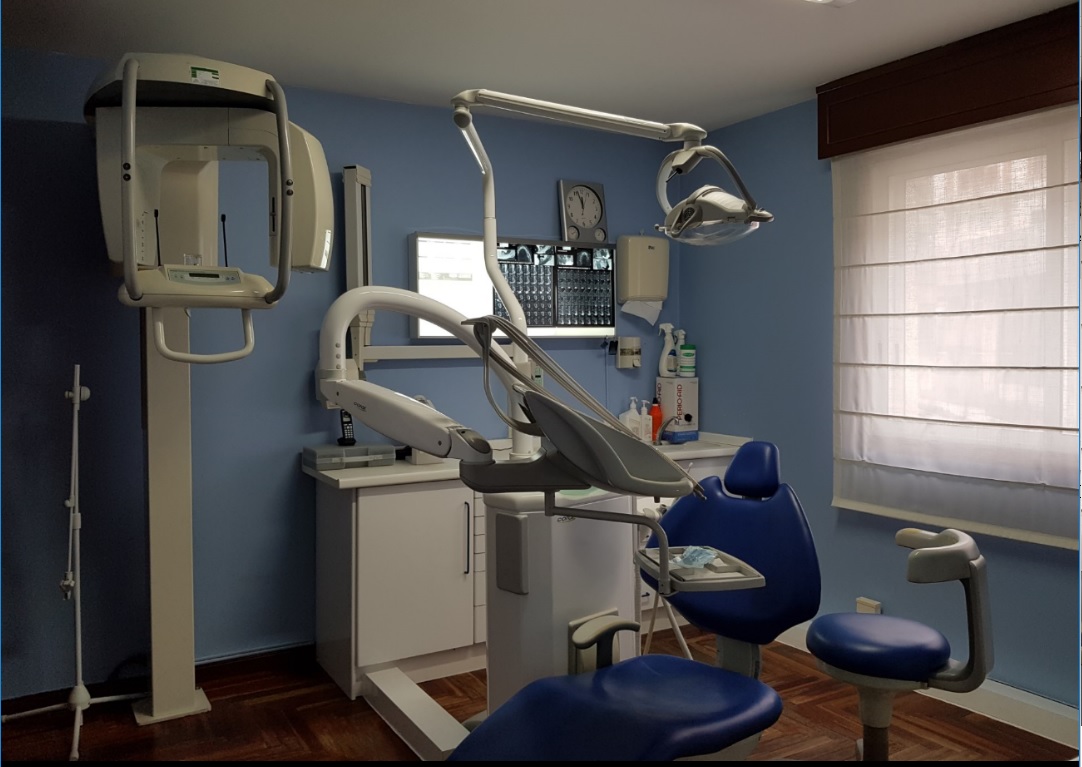 Foto de Dr. Agustín Marquina "Clínica Dental Torrecedeira"