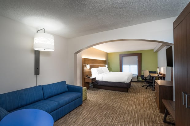 Images Holiday Inn Express & Suites Louisville East by IHG