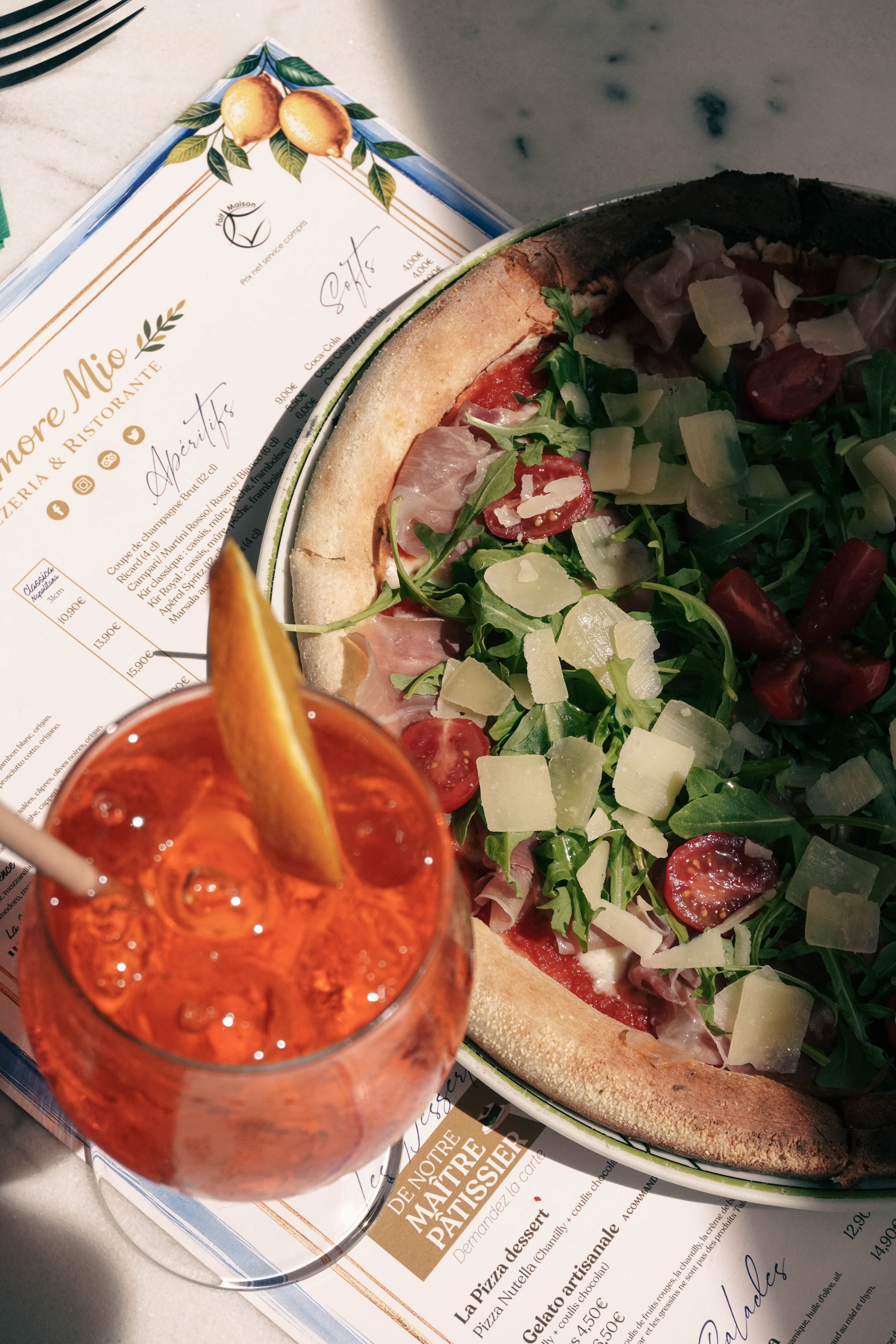 Pizza + Spritz = le combo ultime qui nous ramène en Italie ! Pizza + Spritz = le combo ultime qui nous ramène en Italie !