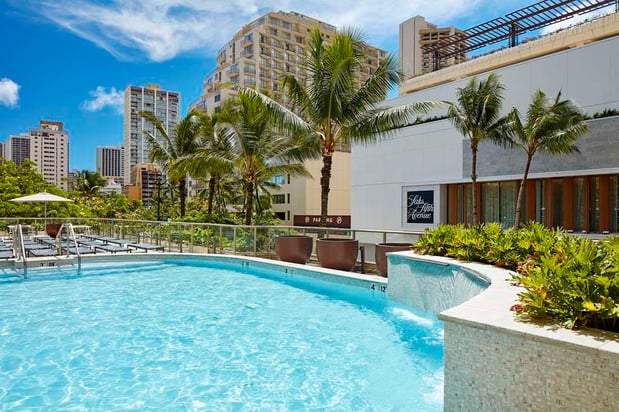 Images Hilton Garden Inn Waikiki Beach