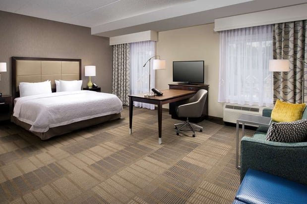 Images Hampton Inn & Suites Falls Church