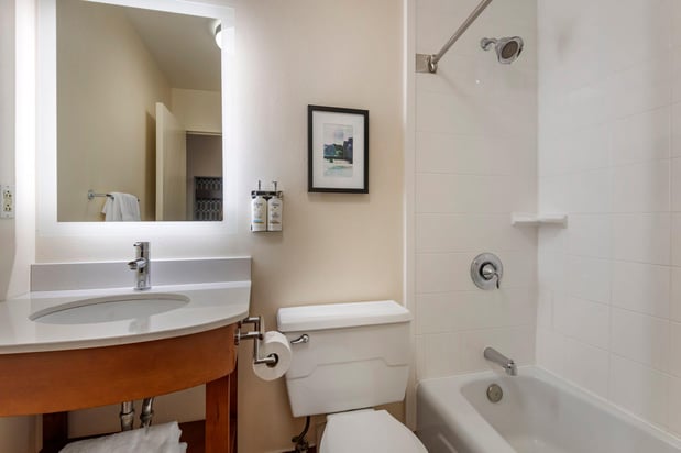 Images Holiday Inn Bangor by IHG