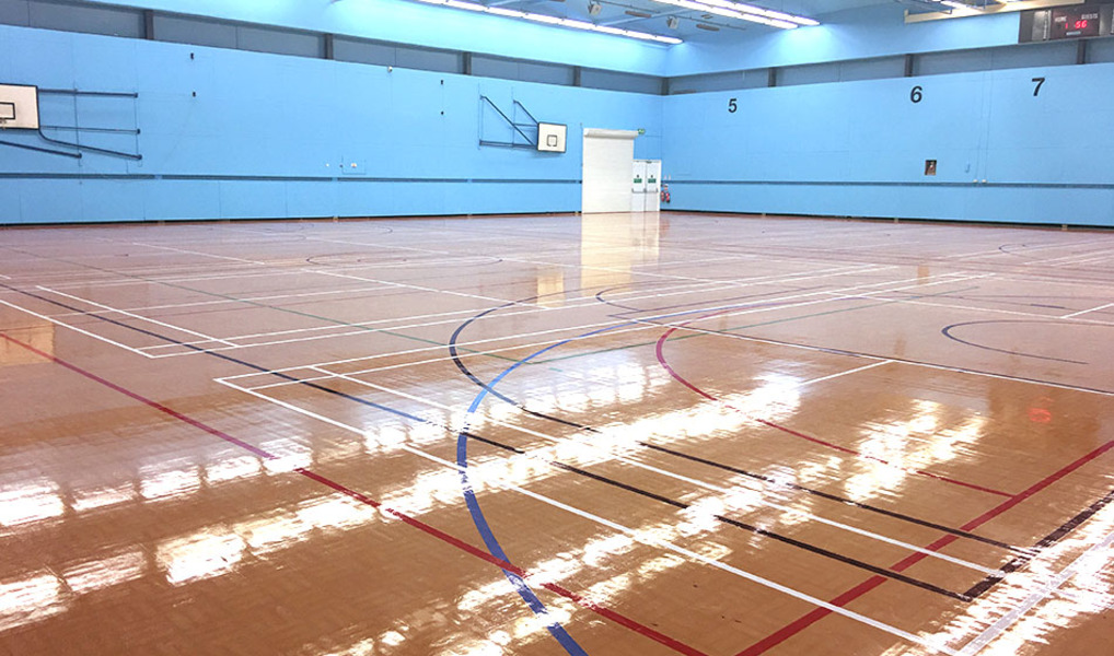 The main hall is the biggest hall and is used for a range of sports including 5-a-side football, bad Bracknell Leisure Centre Bracknell 01344 454203