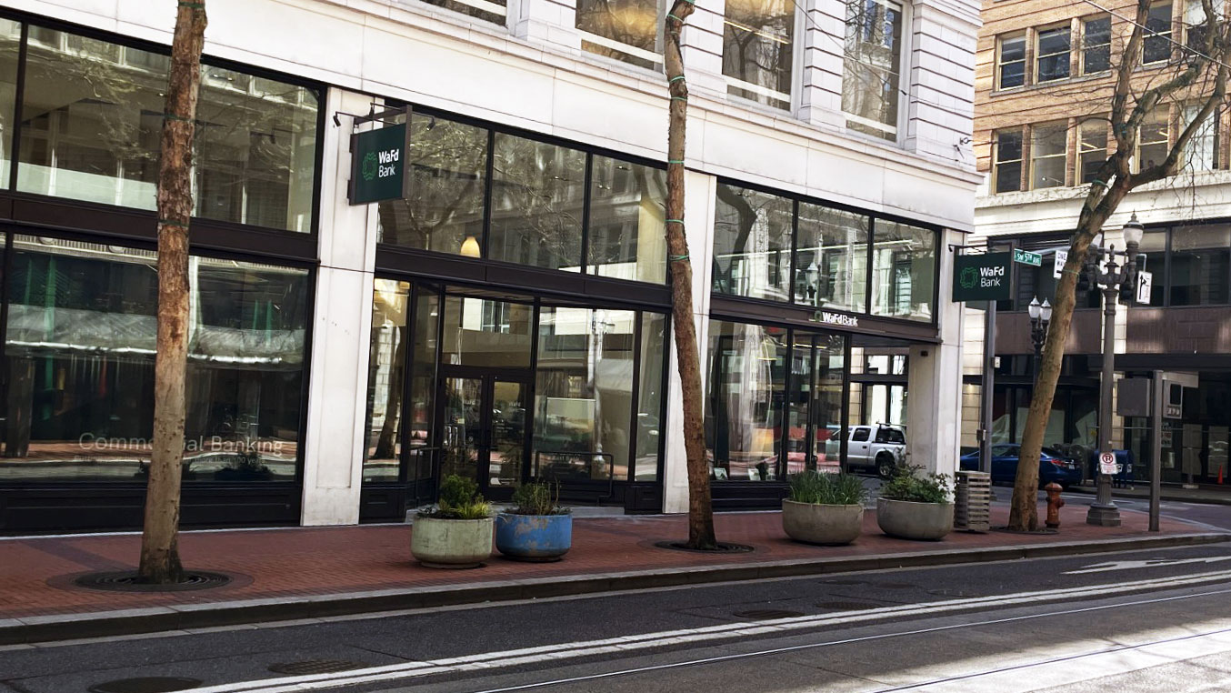 Photo of the WaFd Bank Branch location in Portland, Oregon. Located at 530 SW 5th Ave, Portland, OR 97204