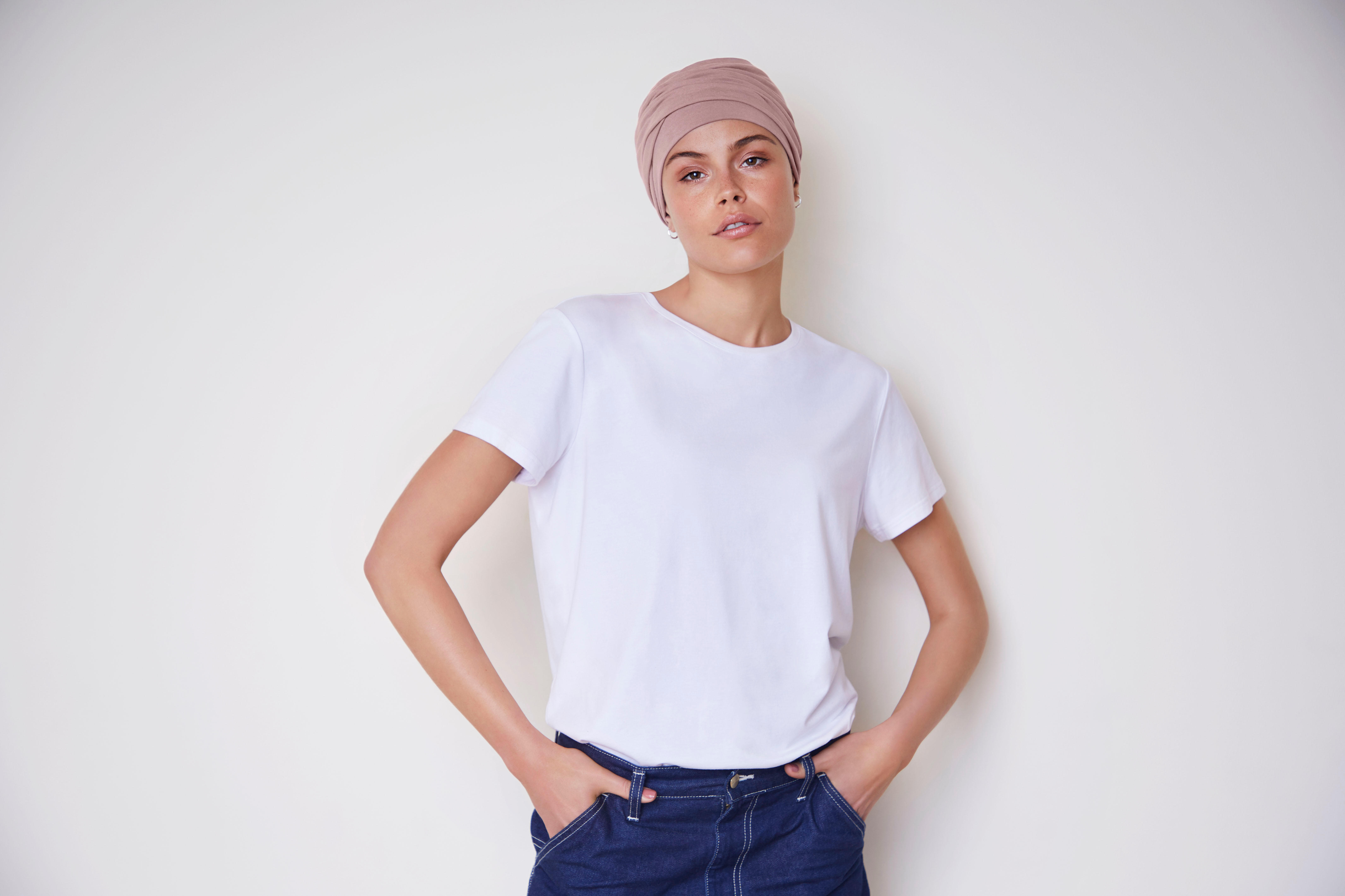 Turban für Frauen mit Haarausfall durch Alopezie oder Chemotherapie. Aderans Hair Center Berlin 030 24631801
