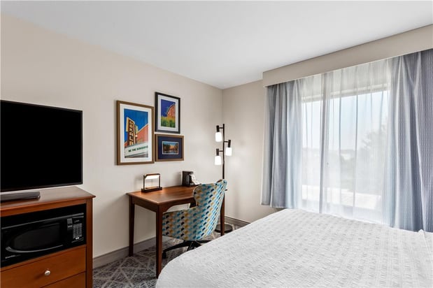 Images Hampton Inn - DeKalb (Near the University)