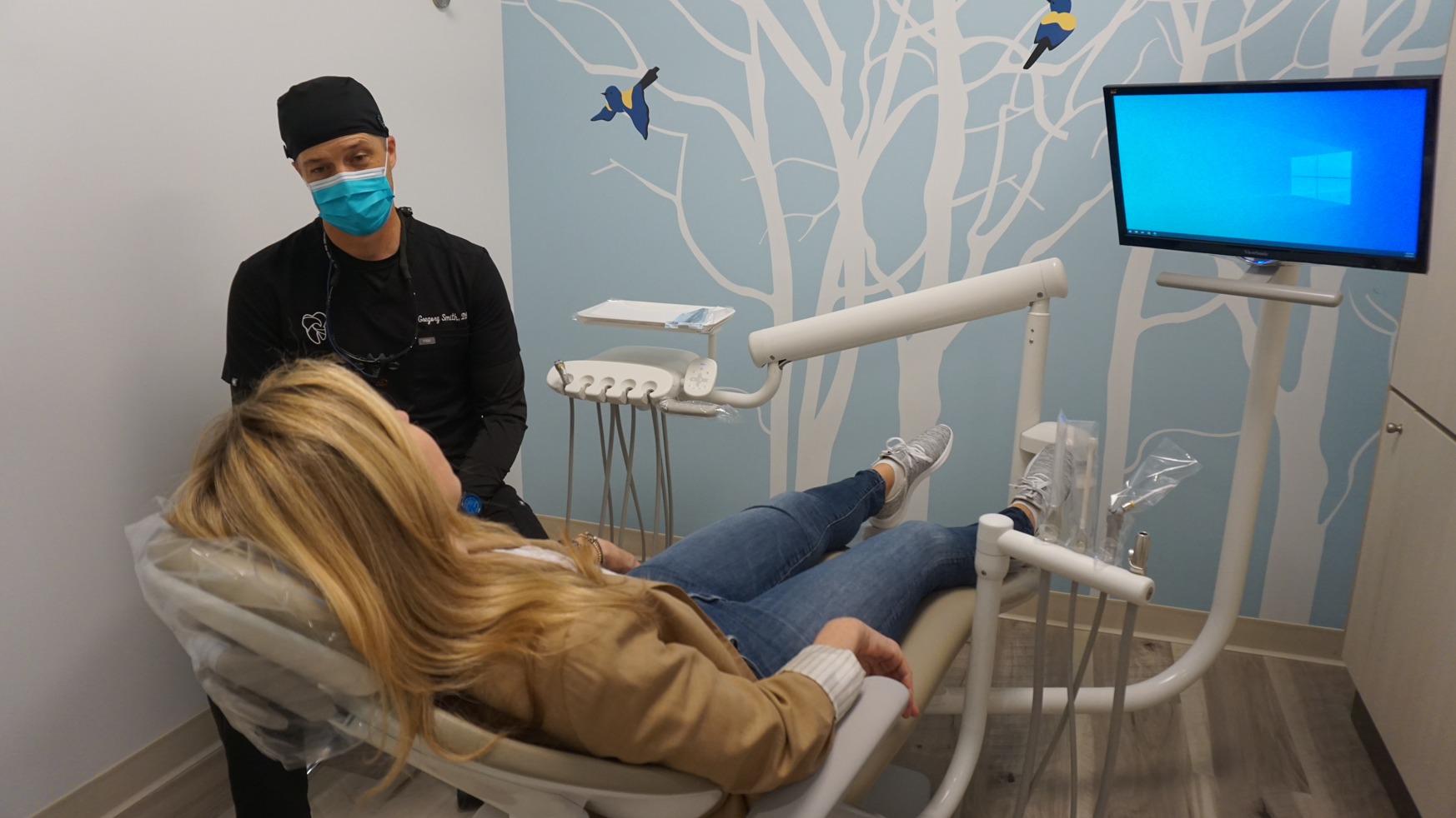 At Aspire Dental & Implants, we make sure our treatment rooms are welcoming to ease any worries you have about visiting the dentist. Dr. Smith and his team will ensure you understand and are comfortable with your treatment plans. Book your dental visit today with our office in San Juan Capistrano.