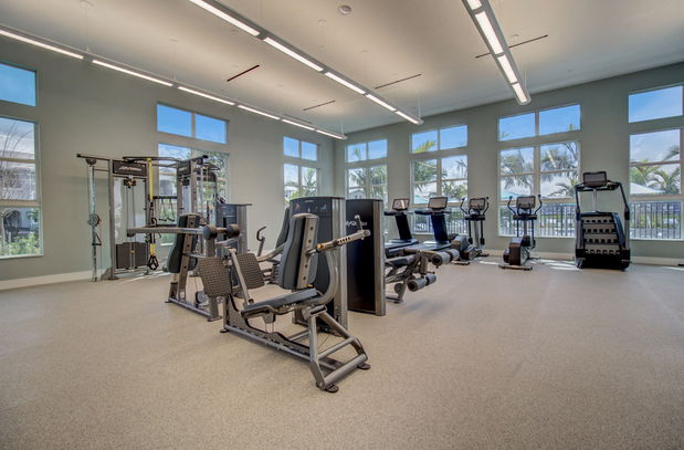 Images Everly Apartments