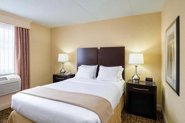 Images Holiday Inn Express Philadelphia - Penns Landing, an IHG Hotel