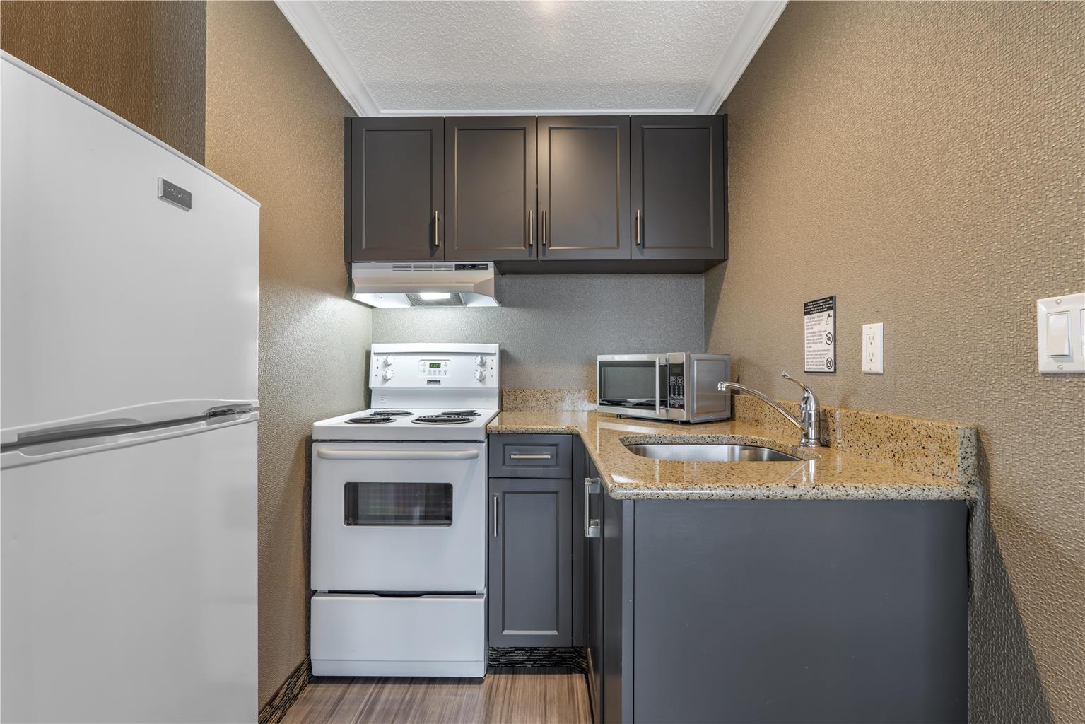 Images Best Western Plus Carlton Plaza Hotel