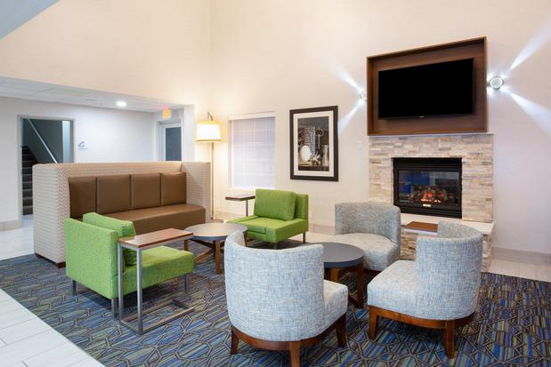 Images Holiday Inn Express & Suites Lincoln City, an IHG Hotel