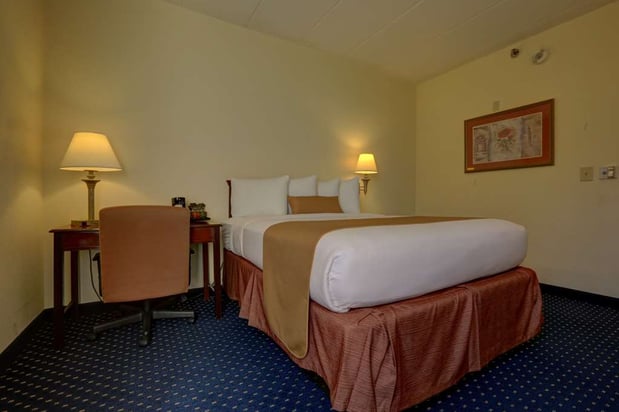 Images SureStay Plus by Best Western Chicago Lombard