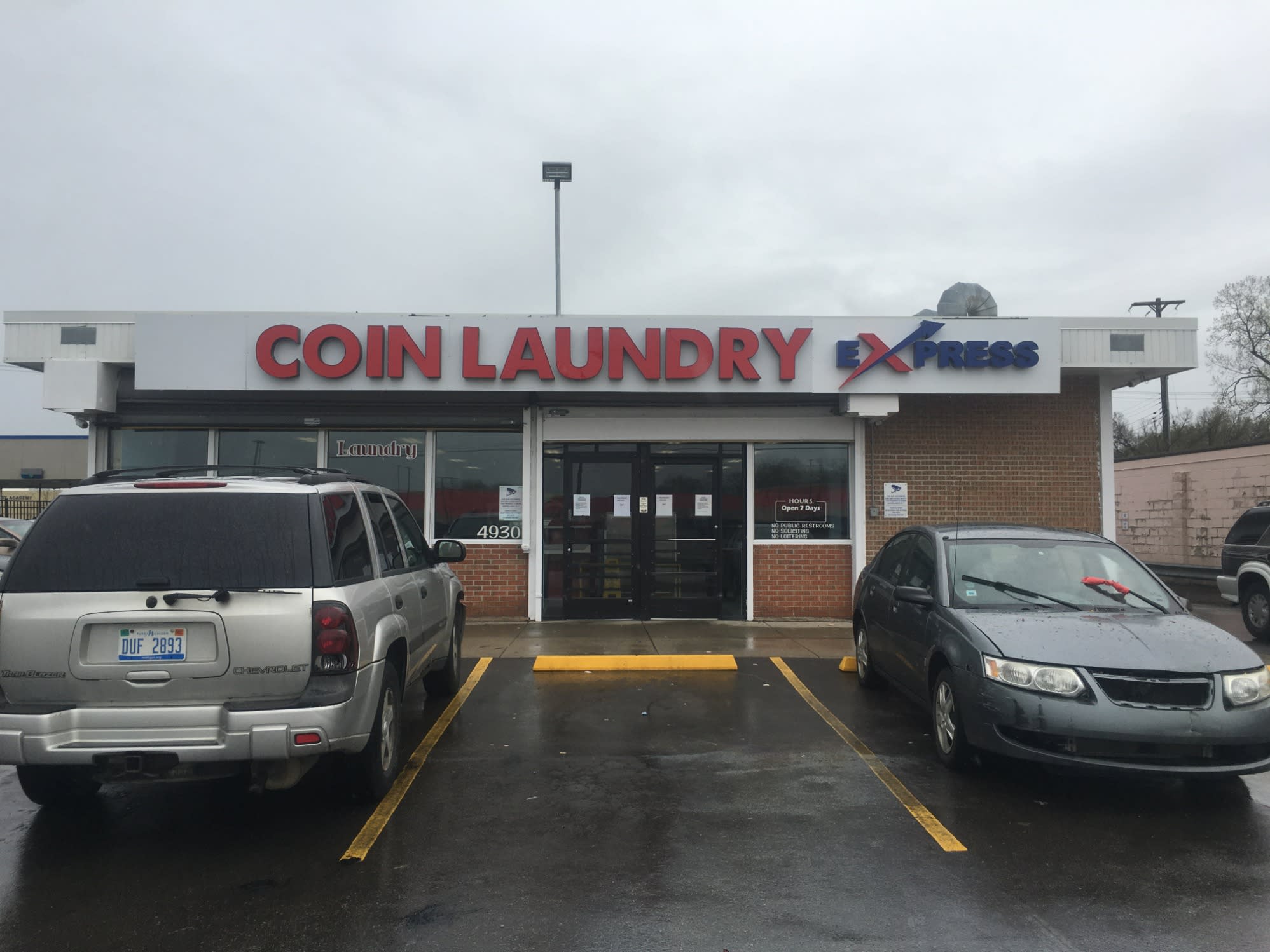 STORE FRONT Coin Laundry Express Flint (810)787-0610
