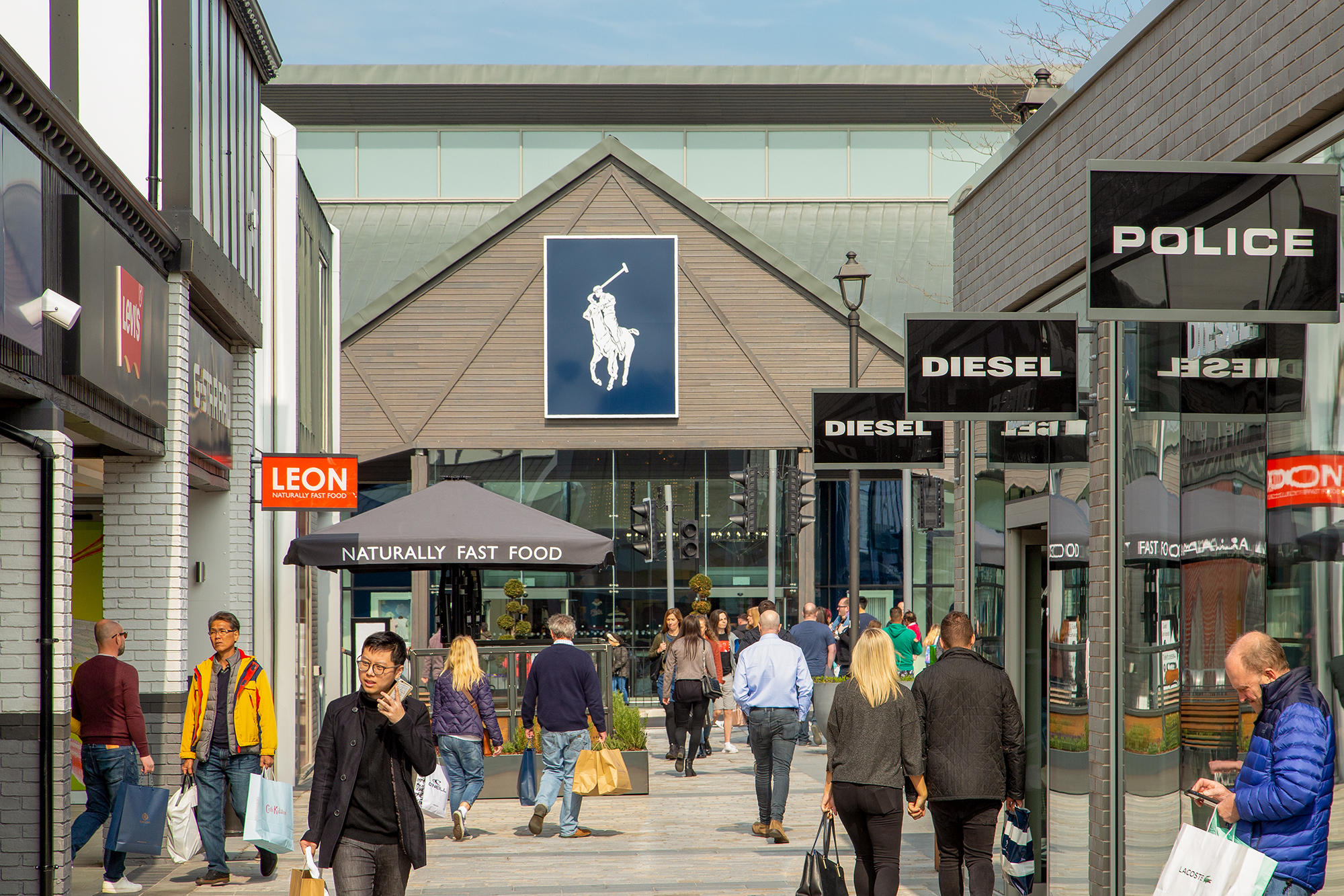 Cheshire Oaks Designer Outlet Ellesmere Port Clothes Shop