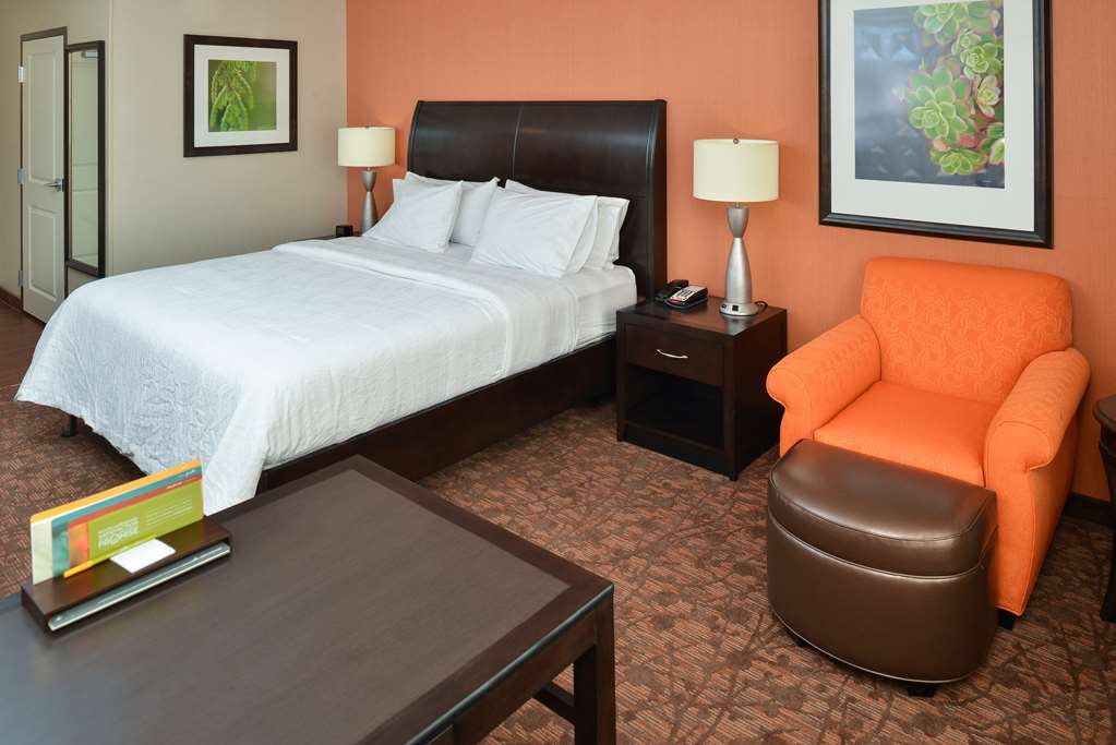 Guest room Hilton Garden Inn Cincinnati/West Chester West Chester (513)860-3170