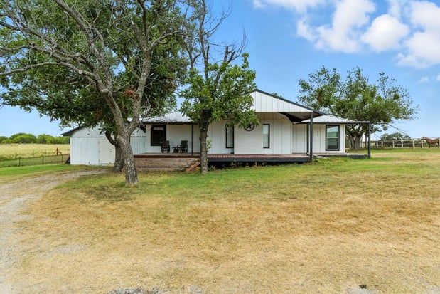 Images Moore Home & Ranch Realty