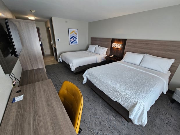 Images Holiday Inn Express & Suites Cincinnati-Blue Ash by IHG