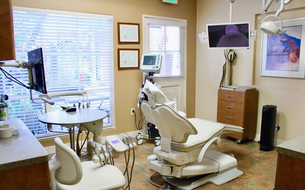 Images Dan P. Hilton, DDS