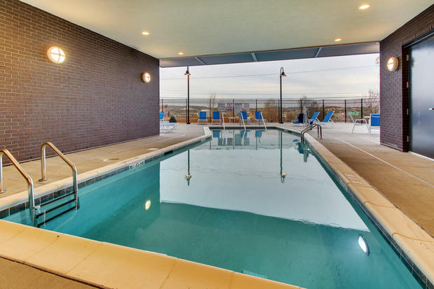 Images Holiday Inn Express & Suites Nashville Metrocenter Downtown by IHG