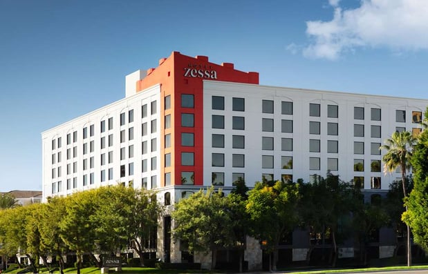 Images Hotel Zessa Orange County Airport, a DoubleTree by Hilton