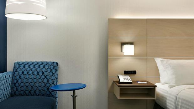 Images Holiday Inn Express Williamsbrg Busch Gardens Area by IHG