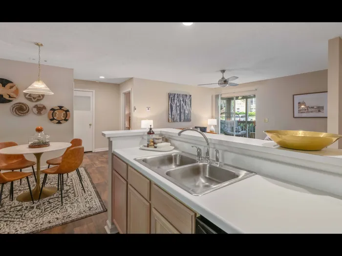 The Lakes Apartments Image