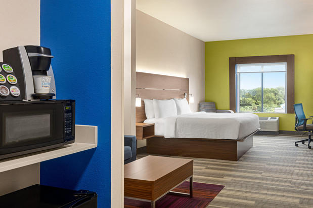 Images Holiday Inn Express & Suites Waycross, an IHG Hotel