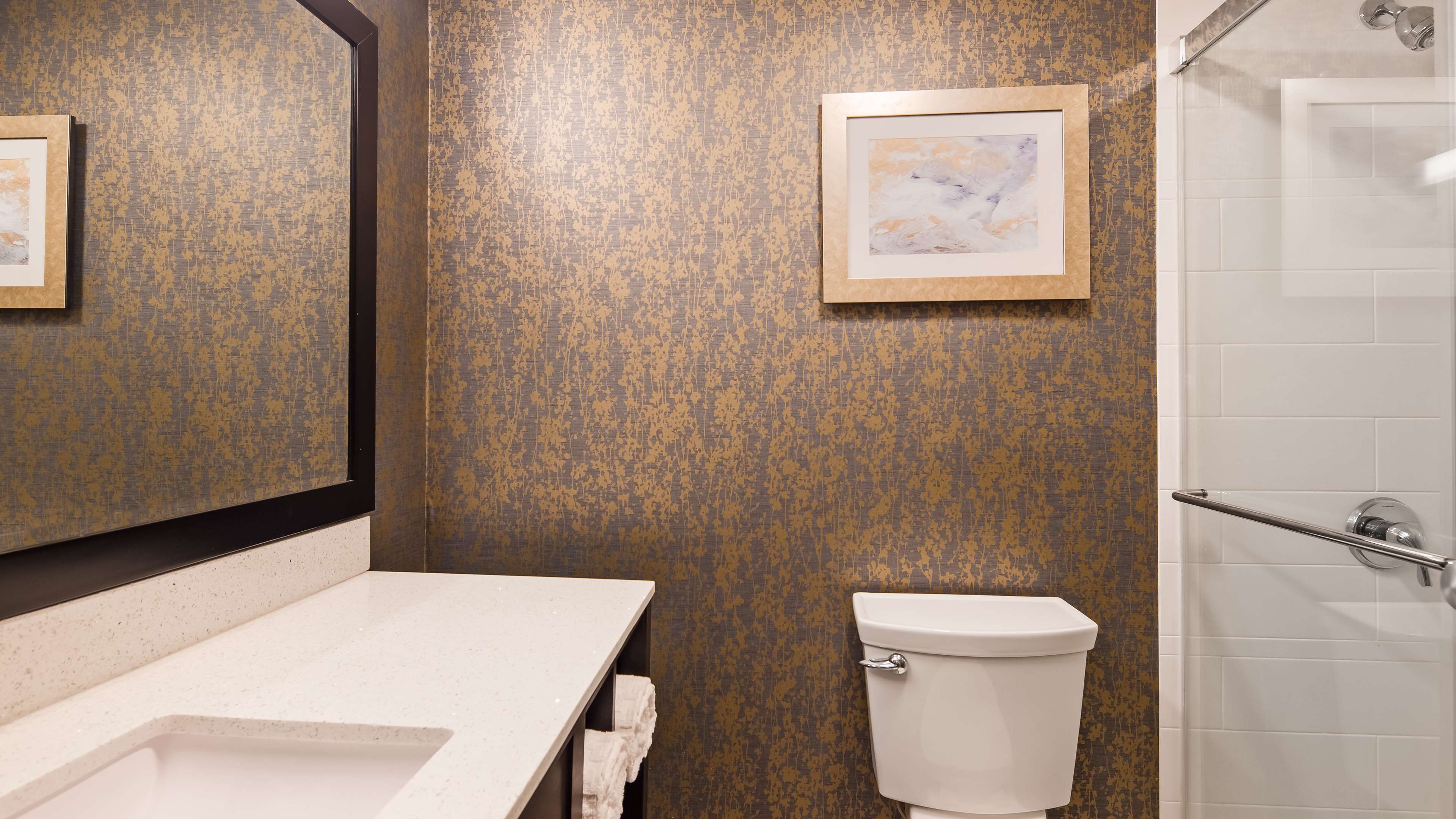 Guest Bathroom Best Western Plus Landmark Inn Laconia (603)524-8000