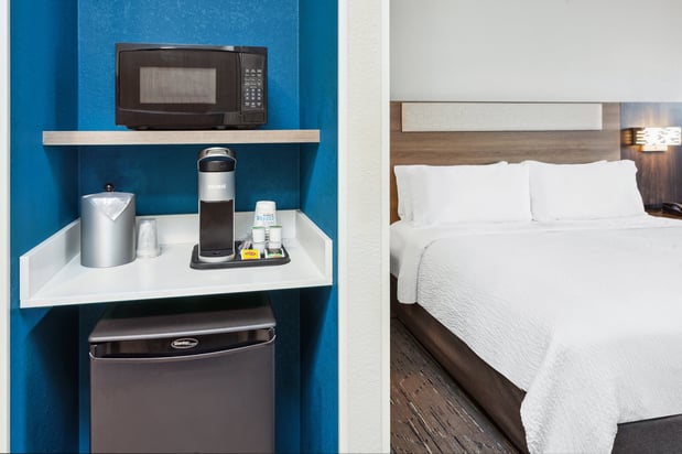 Images Holiday Inn Express Cleveland Airport - Brook Park by IHG