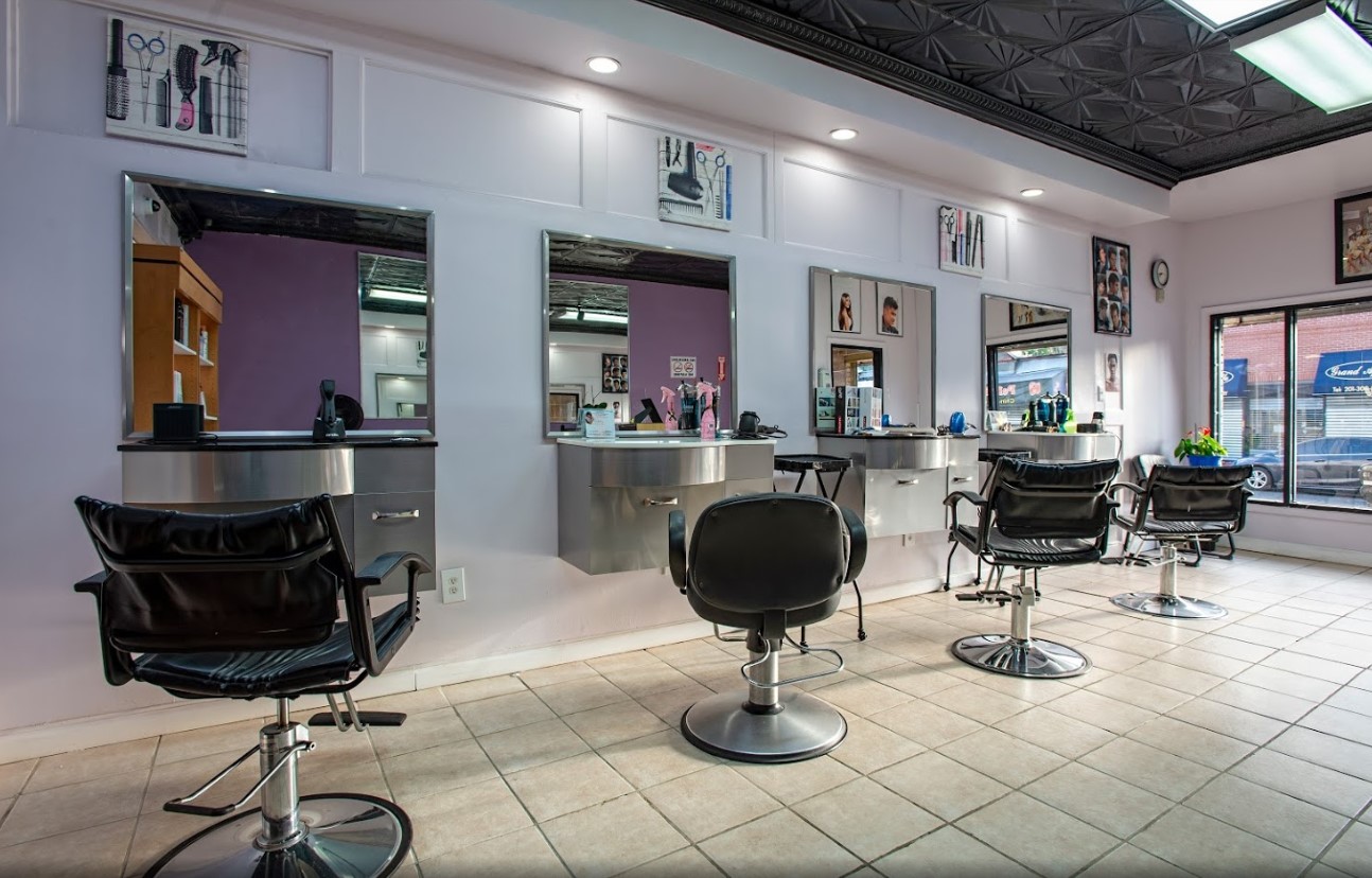 Men, experience tailored grooming and style at Salon Agnesia in Jersey City, NJ. Our men's hair salon specializes in modern cuts, classic styles, and beard grooming, ensuring you leave looking and feeling confident.
