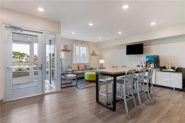 Images WoodSpring Suites Tamarac
