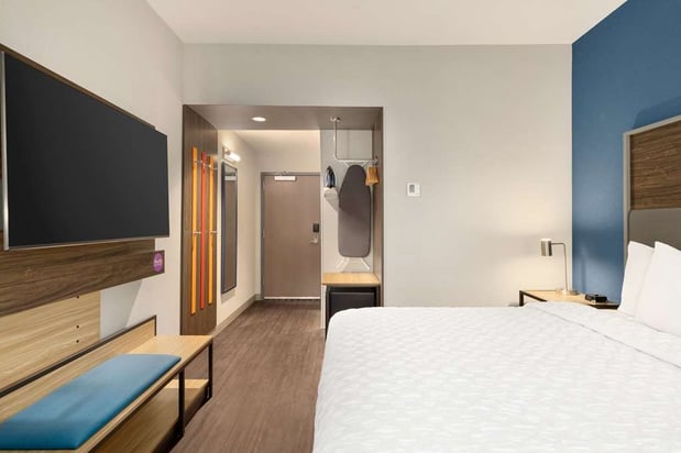 Images Tru by Hilton Ogden