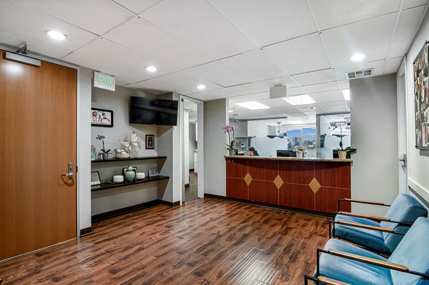 Images Wilshire Smile Studio - Los Angeles Dentist, Cosmetic and Emergency Dentistry