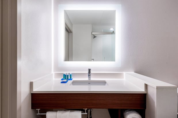 Images Holiday Inn Express & Suites Santa ANA - Orange County by IHG