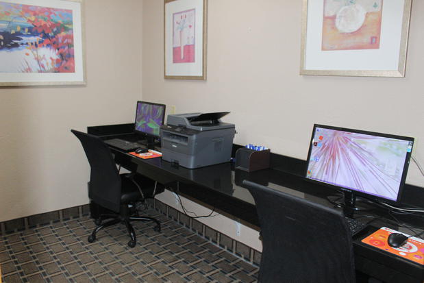 Images Holiday Inn Express & Suites Kansas City-Liberty (Hwy 152) by IHG